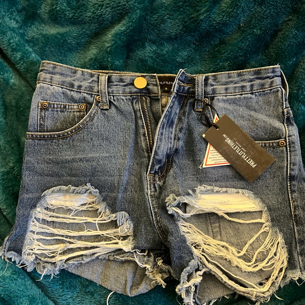 Jeanie mid wash extreme ripped mom shorts